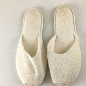 NWOT Angel Treads off-white soft cushioned slippers size S